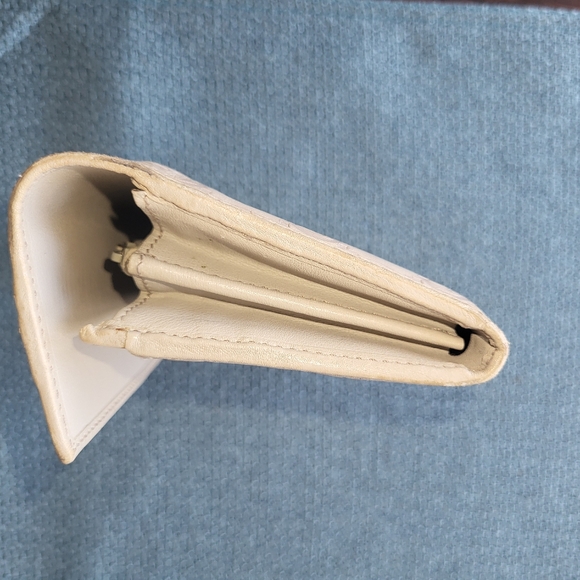 Gucci Cream Leather Walllet - Picture 7 of 10